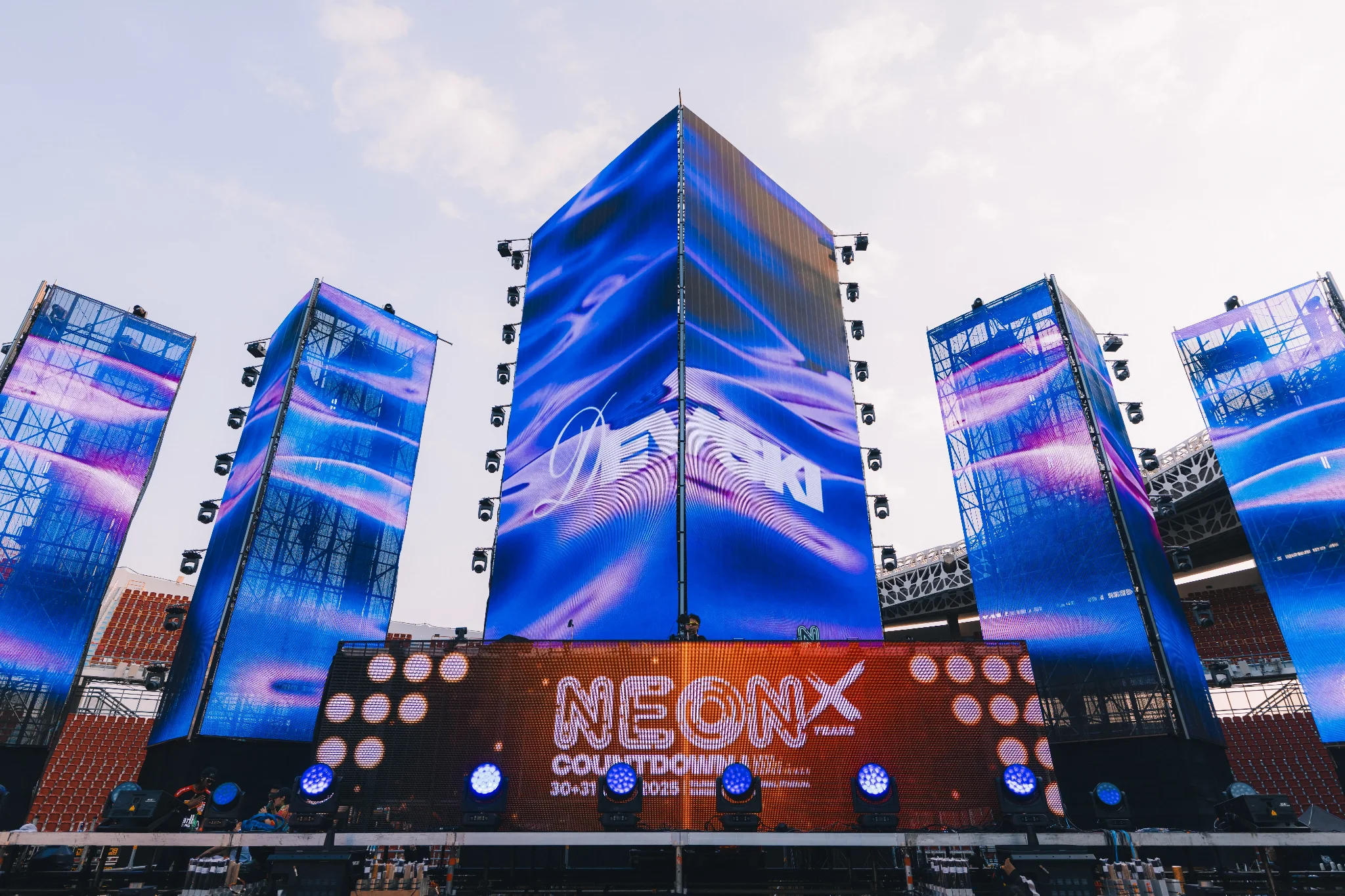 NEON COUNTDOWN 2025